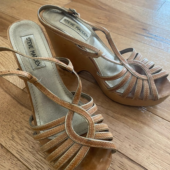 Steve Madden wedge sandle - Picture 1 of 4